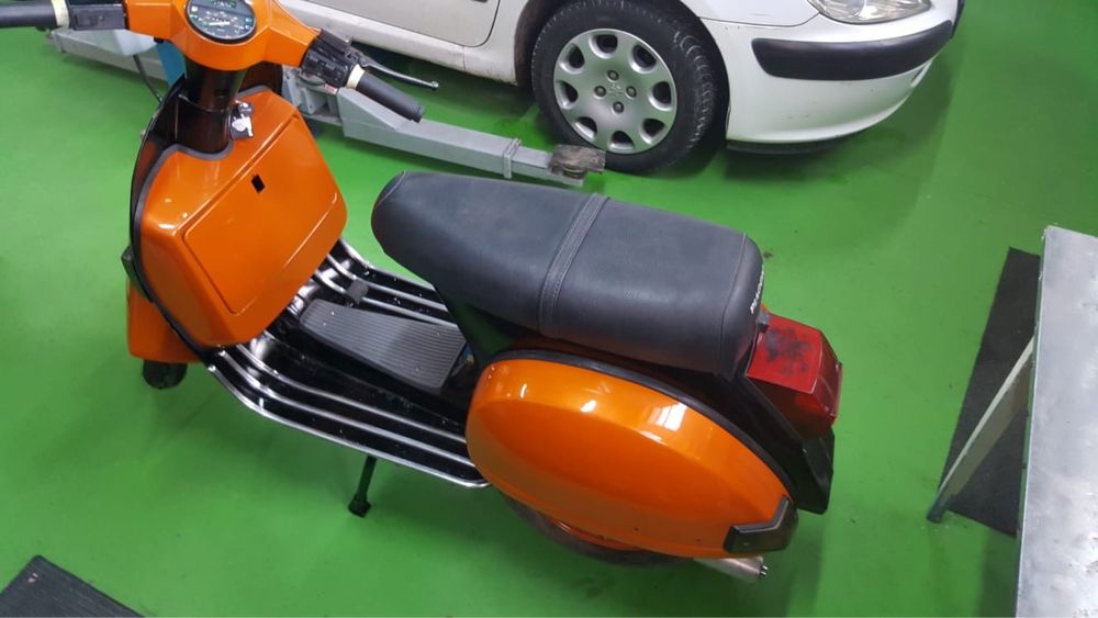 Piaggio Vespa PX125