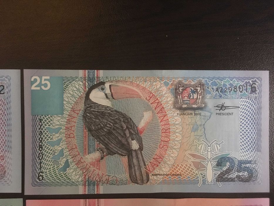 Комплект Банкноти Суринамски Гулден (2000 г.) - номинал 5, 10, 25, 100