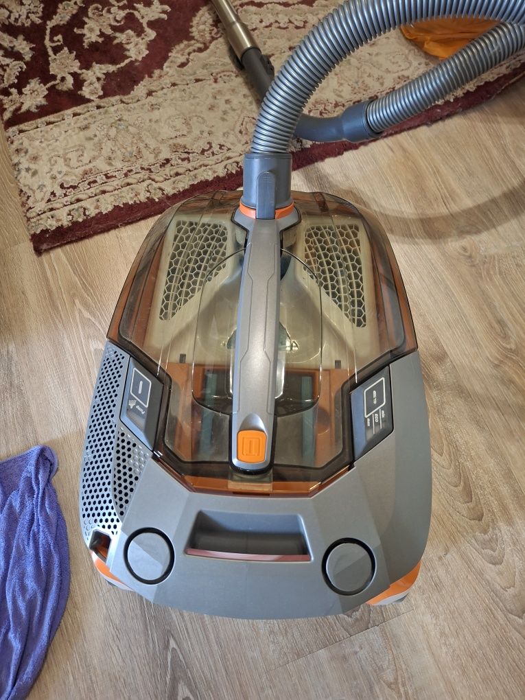Продам моющий пылесос Томас