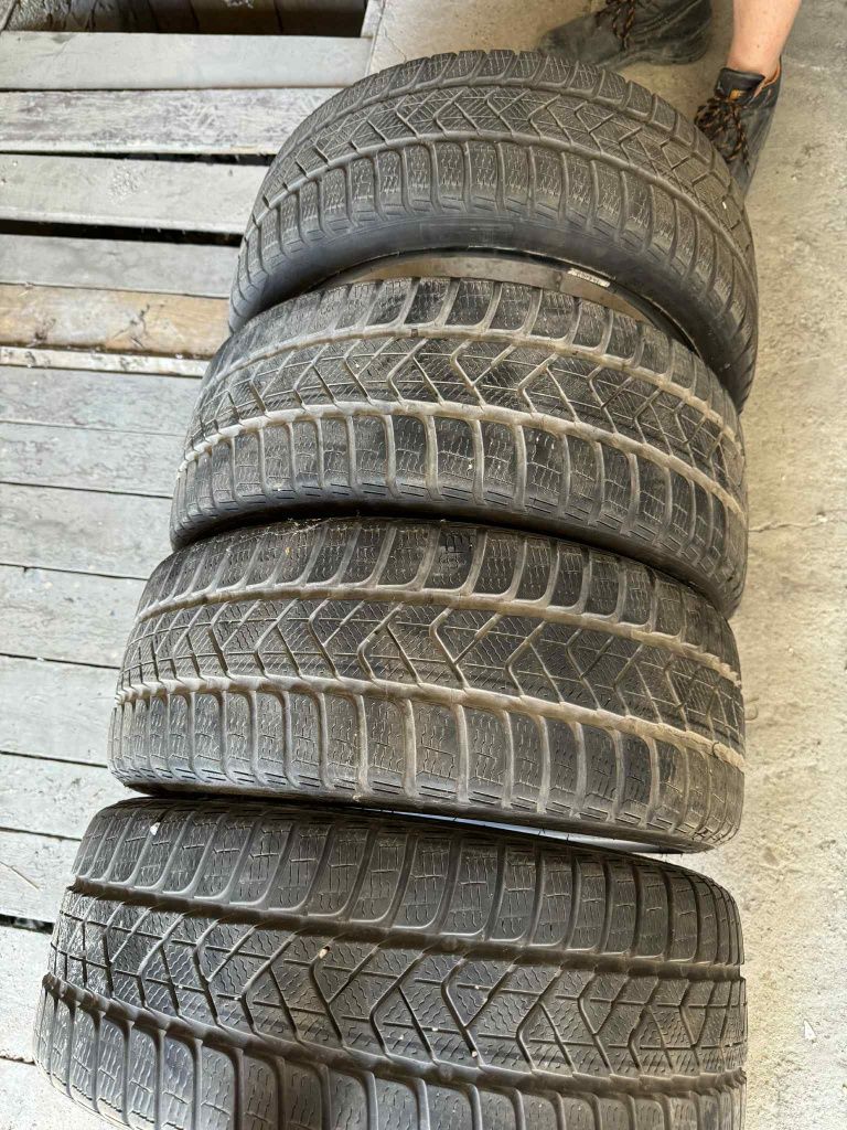 Продавам четири гуми Pirelli 205/40/17