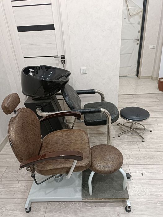 Срочно! Продается парикмахерское кресло и мойка                Парикма