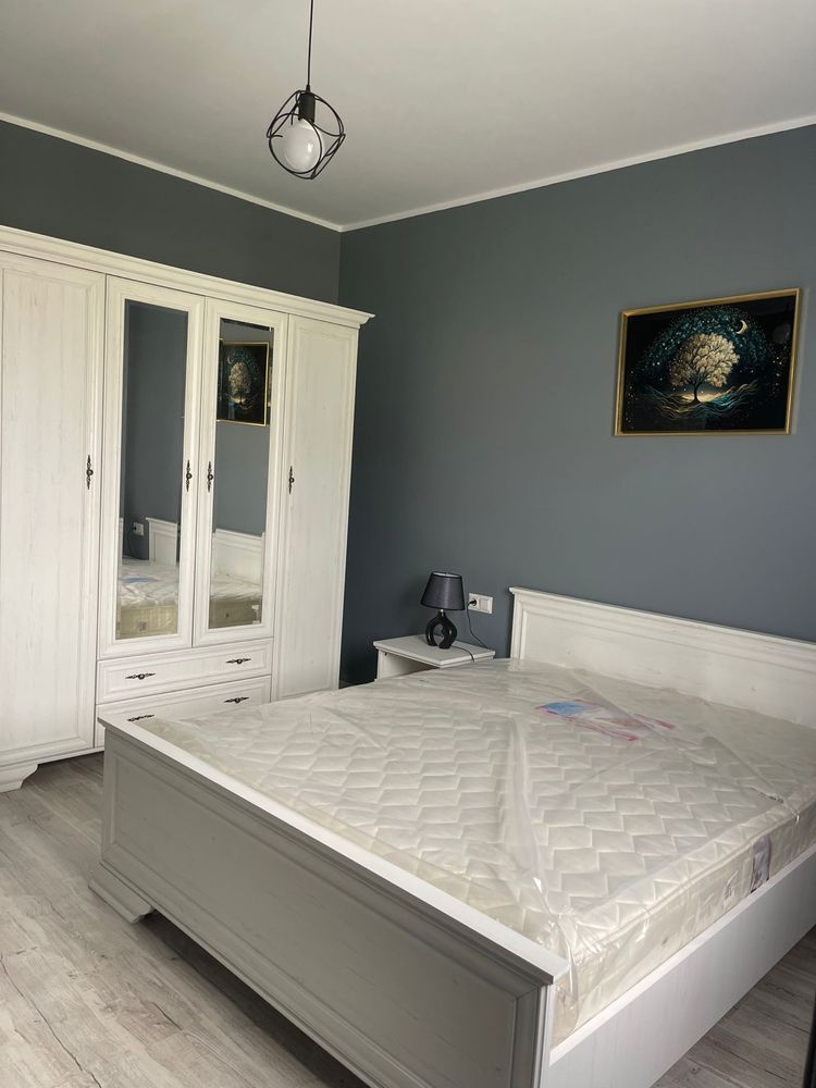 Închiriez pe termen lung apartament nou, la casă, 100 mp