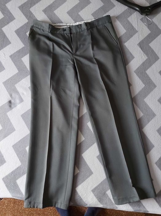 Vand costum barbatesc marimea 52