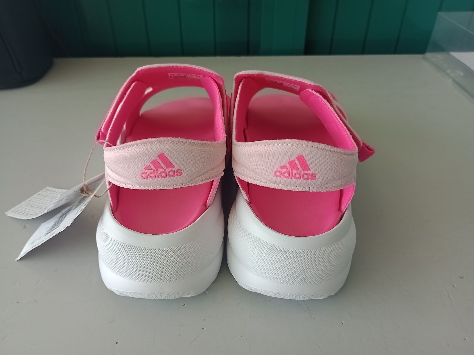 Страхотни нови сандали Adidas
