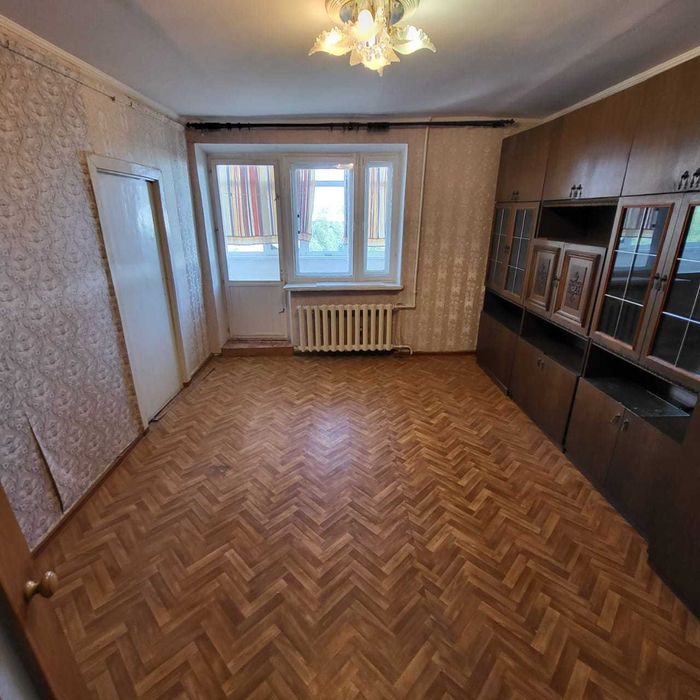 Продам трехкомнатную квартиру в центре города над ост революция
