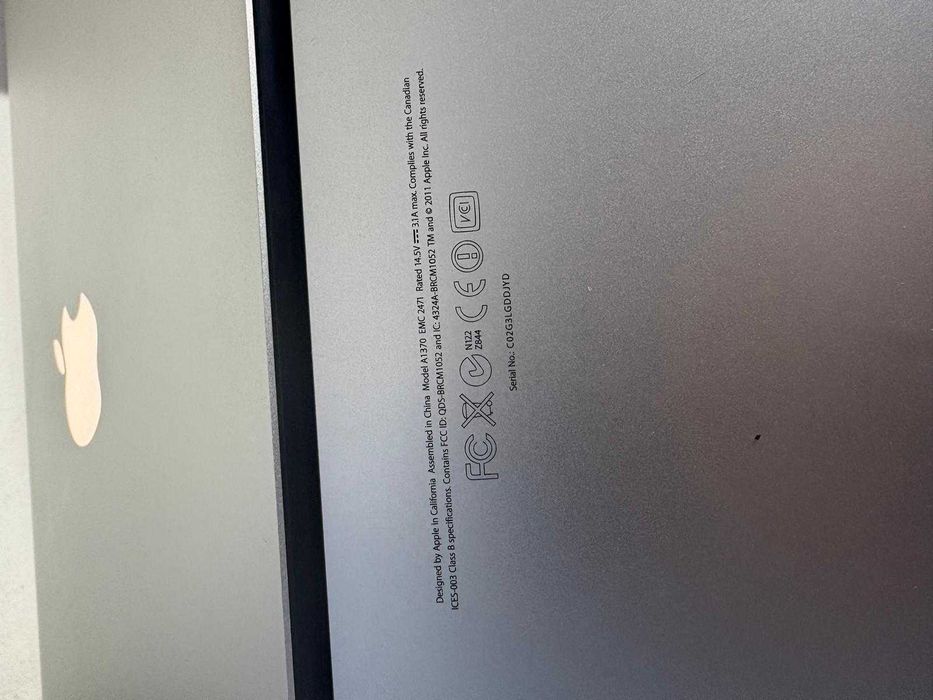 Macbook Air model A1370 i5 - 1.6Gb complet, probabil SSD defect