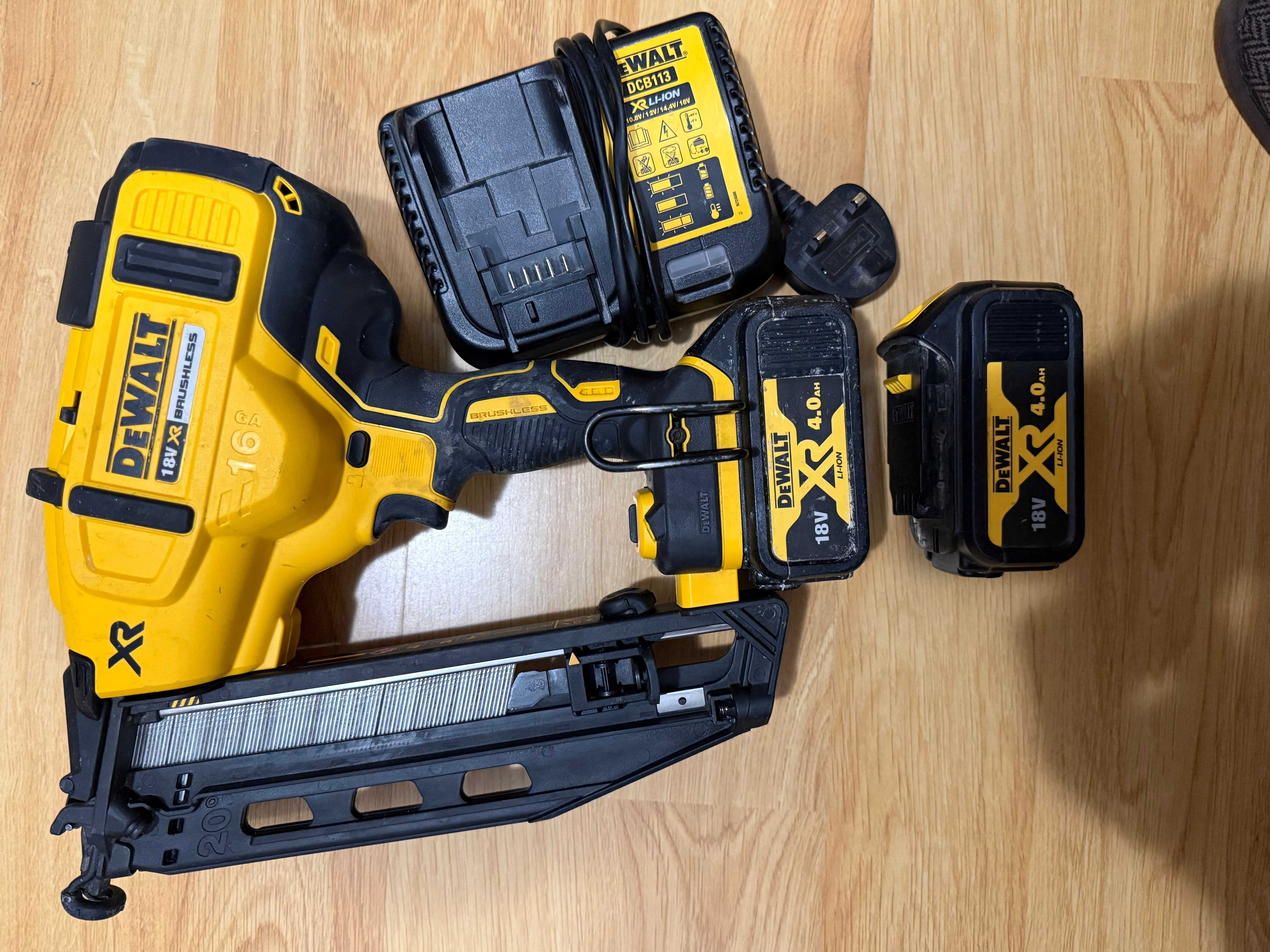 Dewalt DCN660 Такер