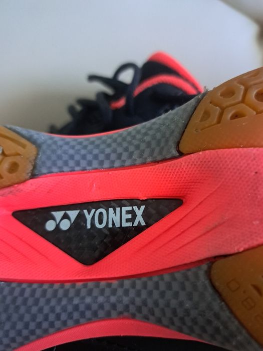 Adidași Yonex nr 43 impecabili
