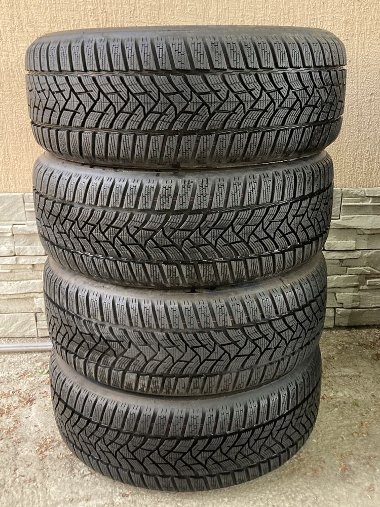 Зимни гуми 215/55/17 Dunlop