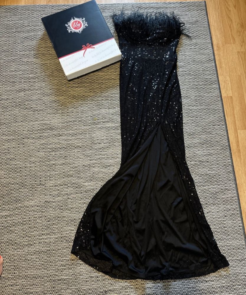 Rochie neagra cu paiete marca Bby.