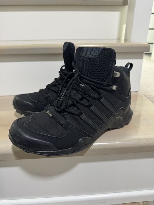 Adidas terrex swift r2