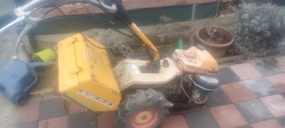 Vând motocultor  16 cp diesel .