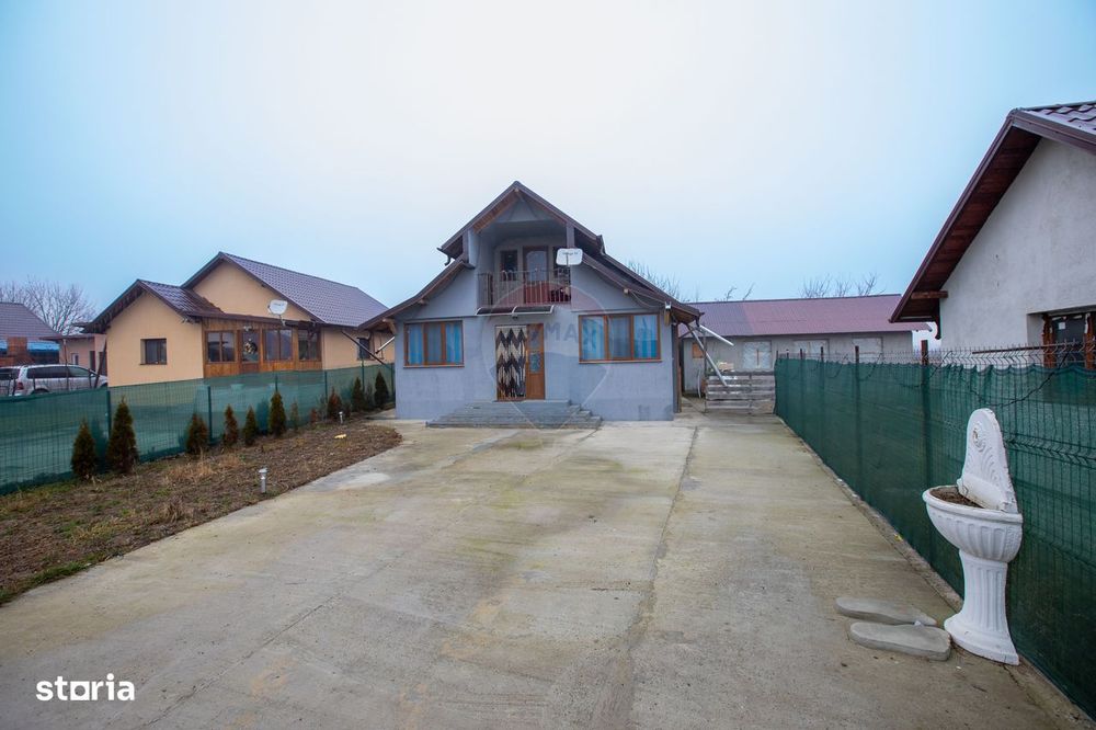 Casă cu 3 camere de vânzare