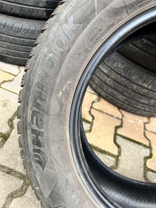 Vand 2 anvelopa de iarna 225-60-17