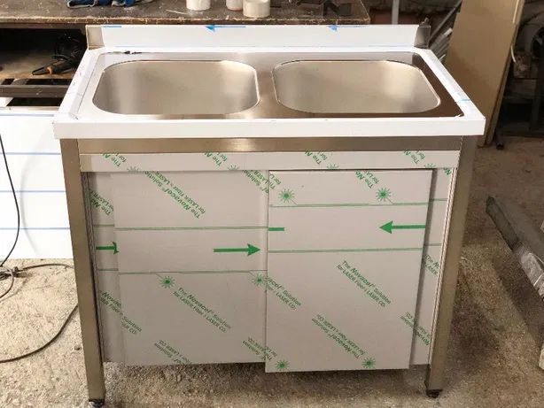 Mobilier de inox pentru bucatari profesionale