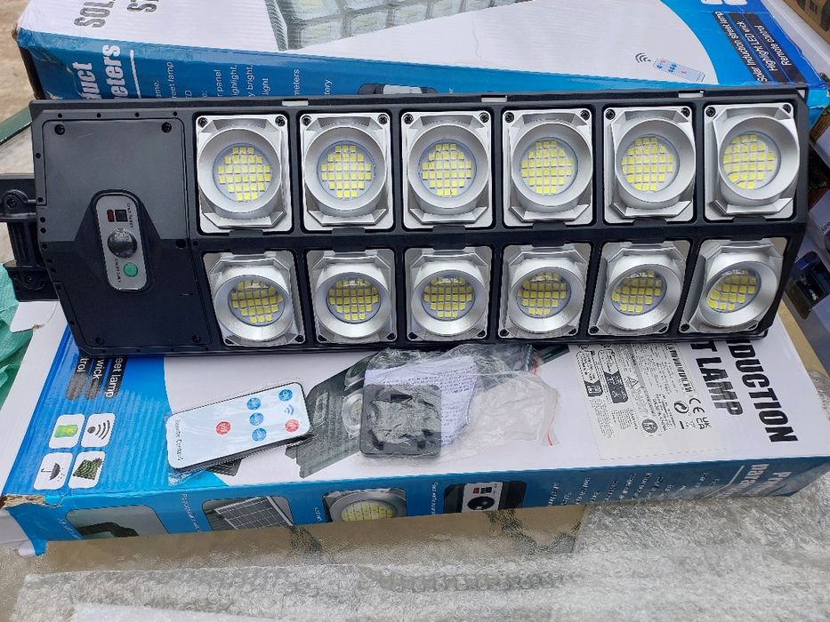 Lampa solara stradala foarte mare