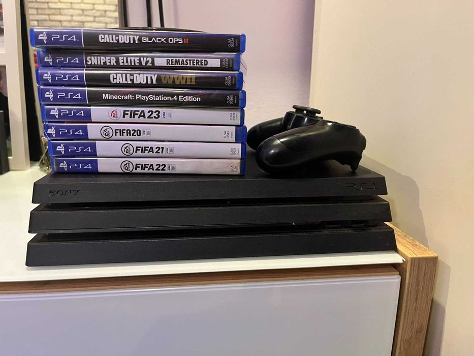 Play Station 4 + Игри за PS4