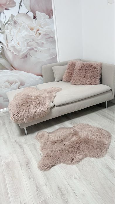 Set roz pudrat – 2 covorașe pufoase + 2 perne, faux fur