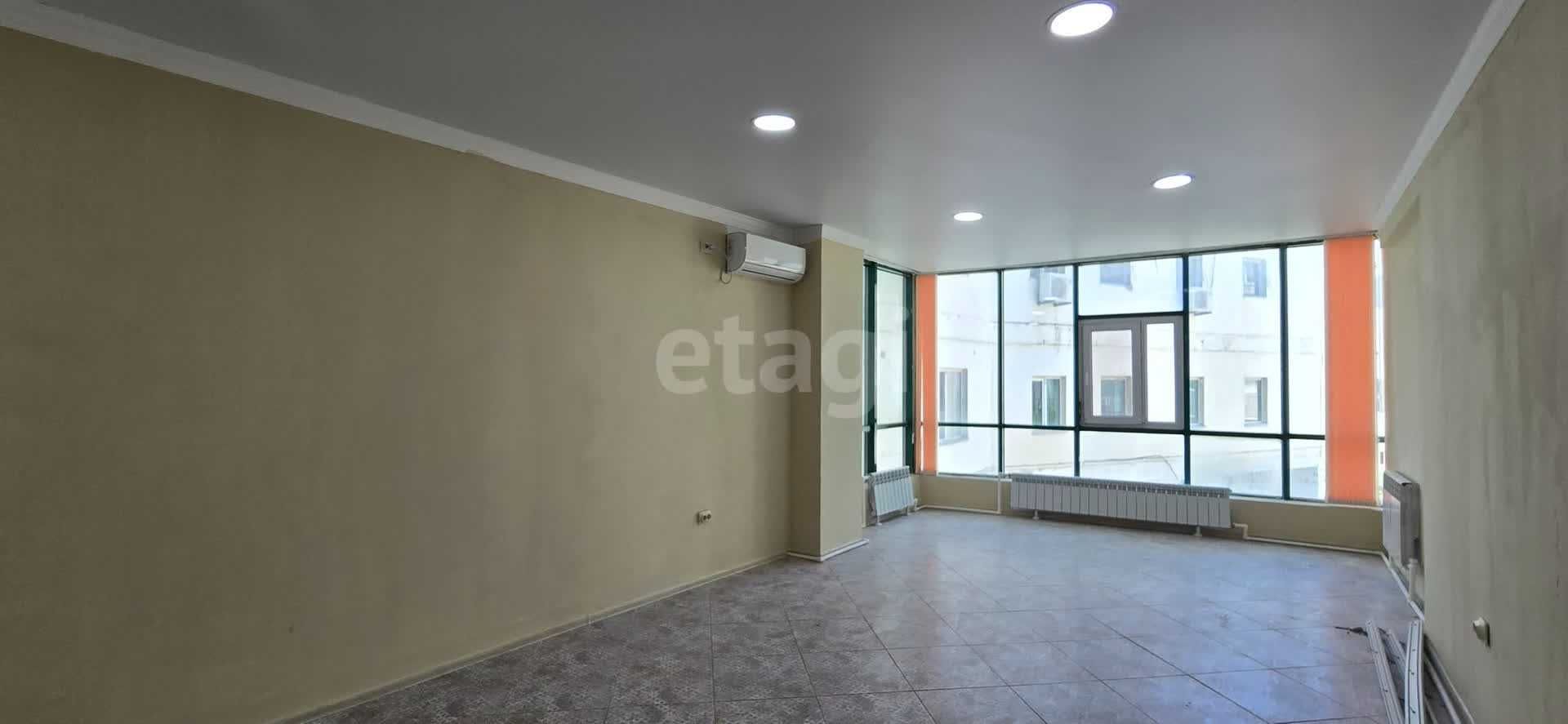 3-комн. квартира, 135.4м², р-н 11 микрорайон,