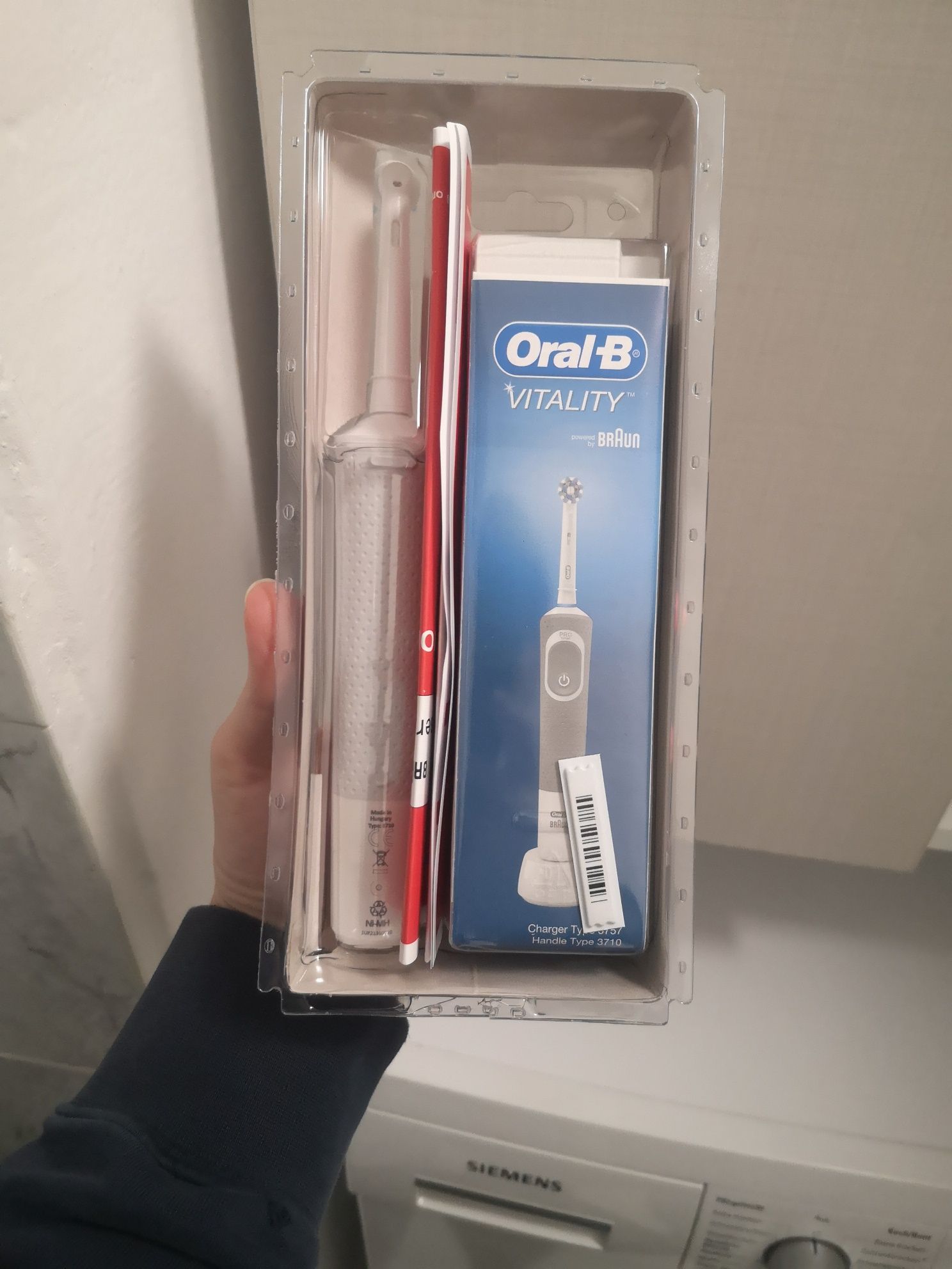 НОВА Електрическа четка за зъби Oral-B