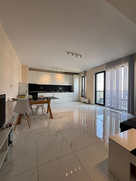 Продава се Двустаен апартамент в София, Изгрев - 92 кв.м за 9 €/кв.м - Снимка #1