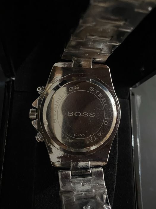 Часовник Hugo Boss - чисто нов