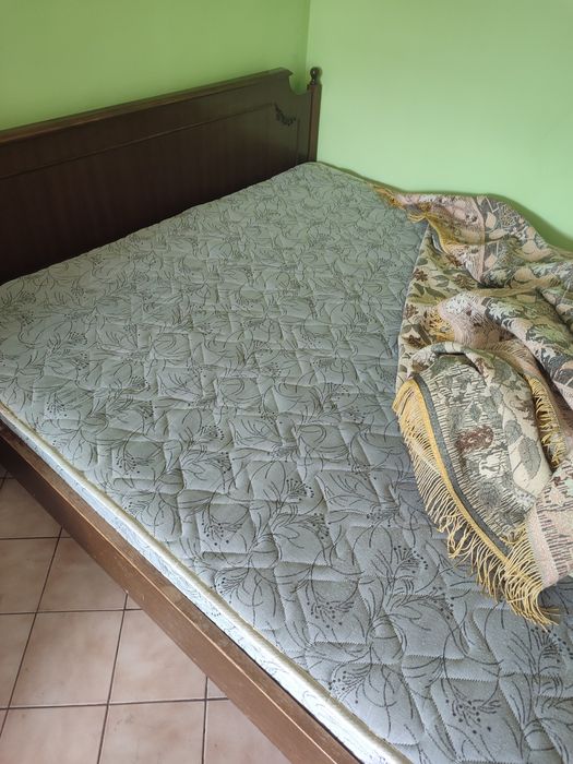 Здрави мебели: разтегателен диван, столове, гардероб,спалня