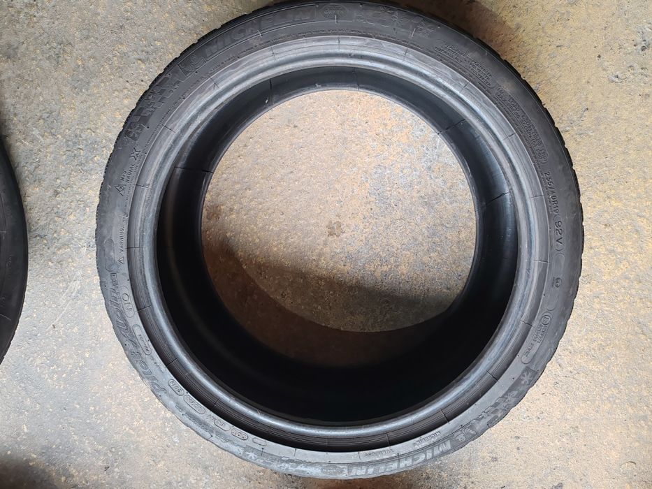 Vând cauciucuri 235/40/19 M+S 2 buc imp Germania//Michelin//