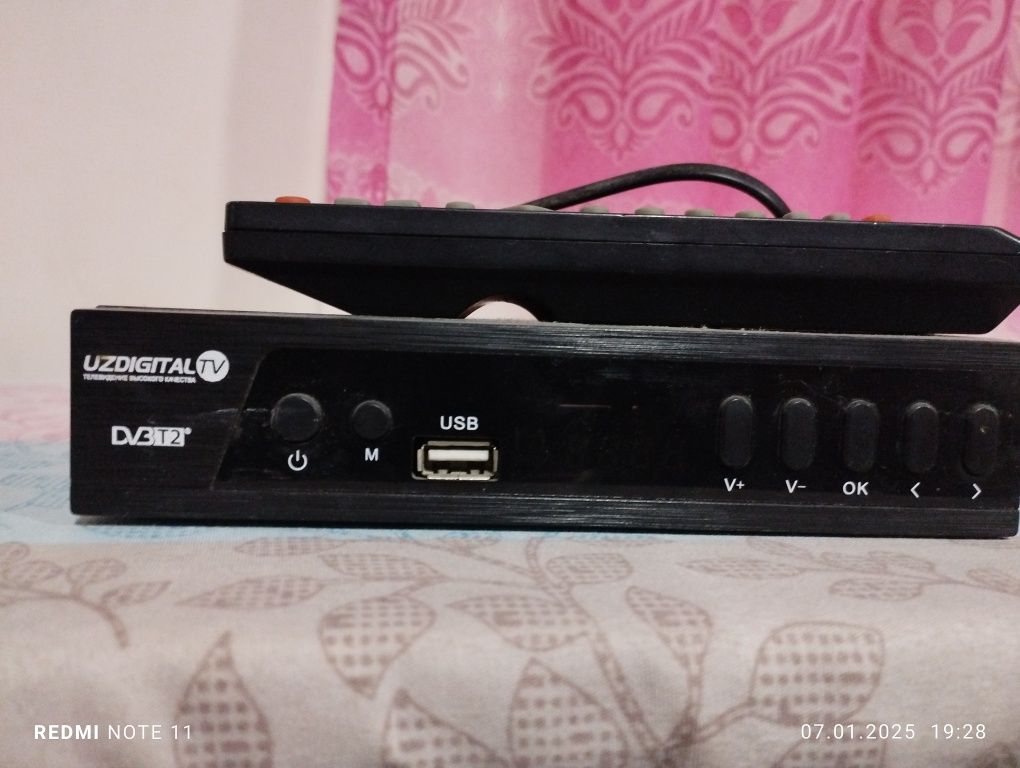 Телевизор Rolson + Tuner DV3T2 Uzdigital