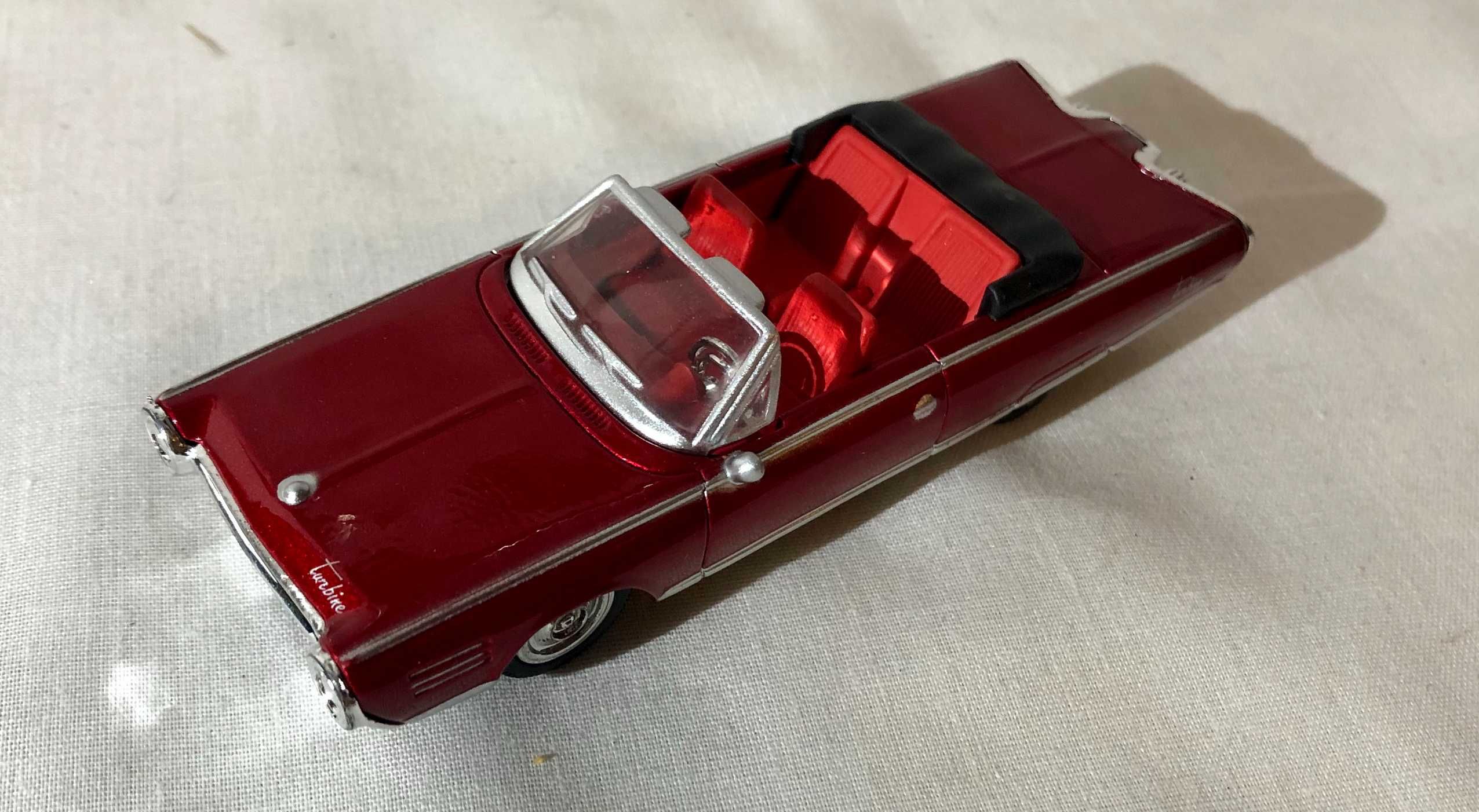 Macheta Chrysler Turbine Convertible 1964 sc 1 43 producator New Ray