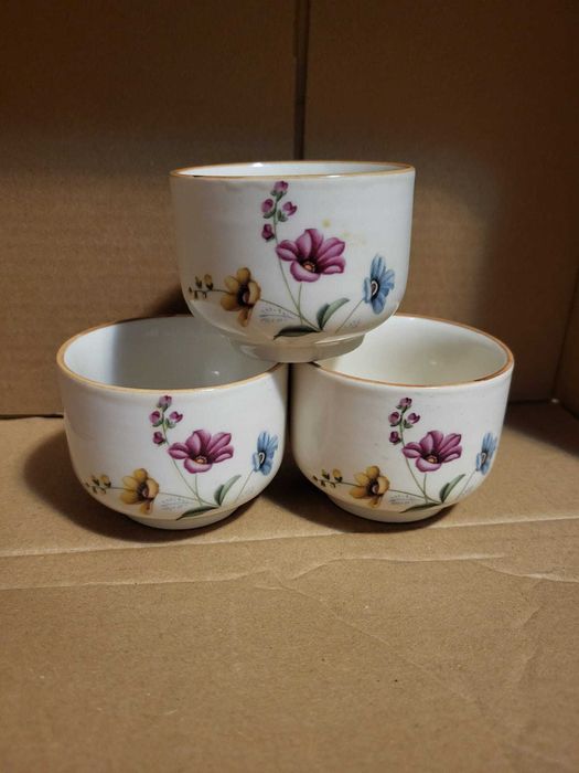 3 cănuțe fără toartă, model floral