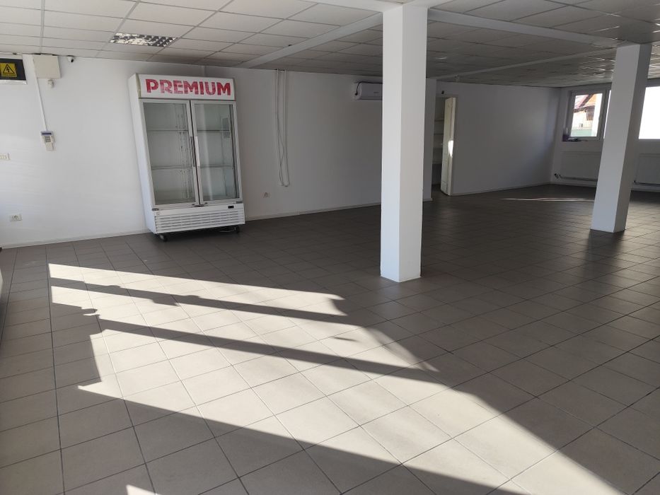 Închiriez spațiu Comercial ( Principală )