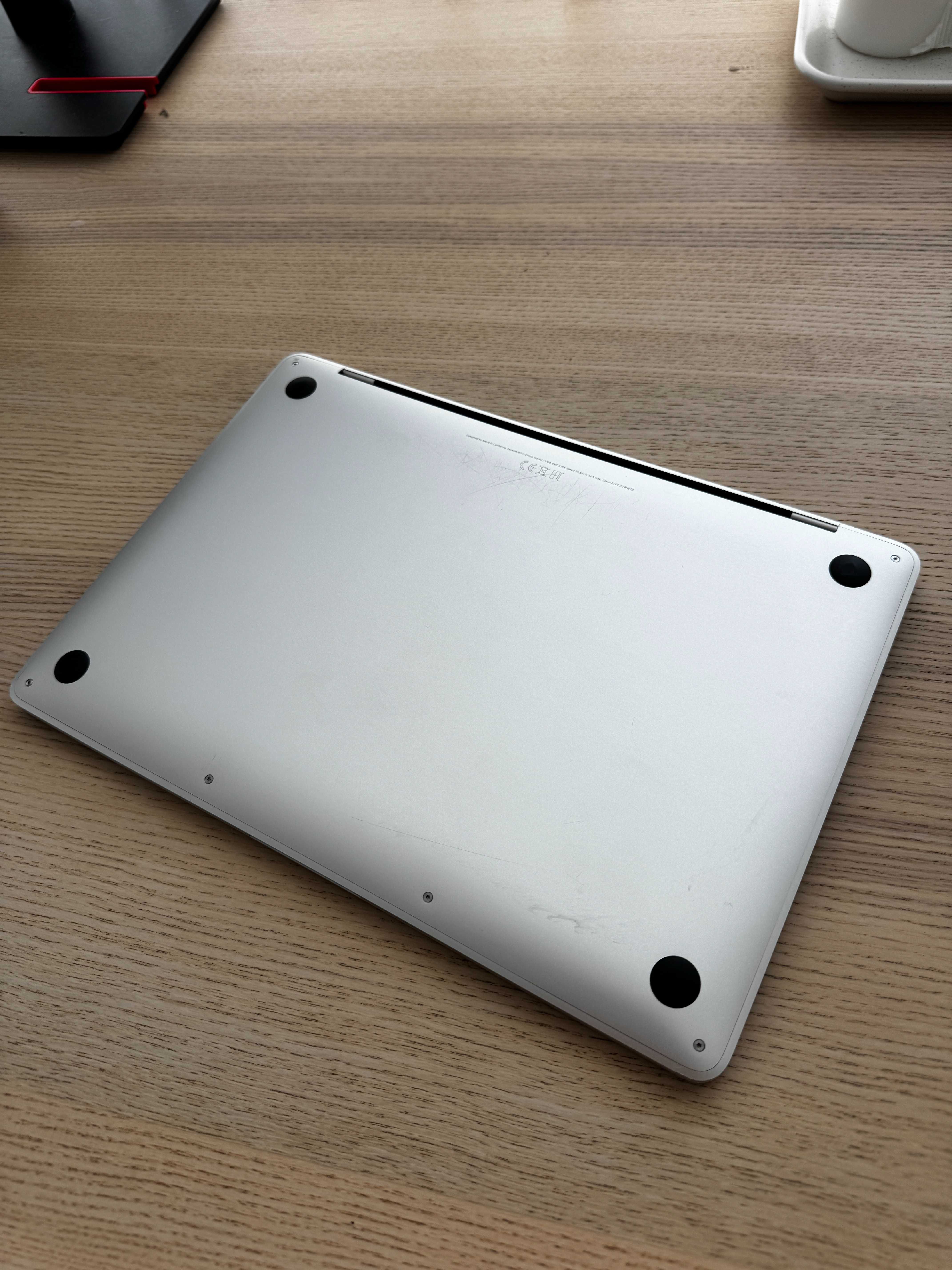 MacBook Pro 13” (2017) – i5 / 8GB / 256GB SSD – Без зарядно