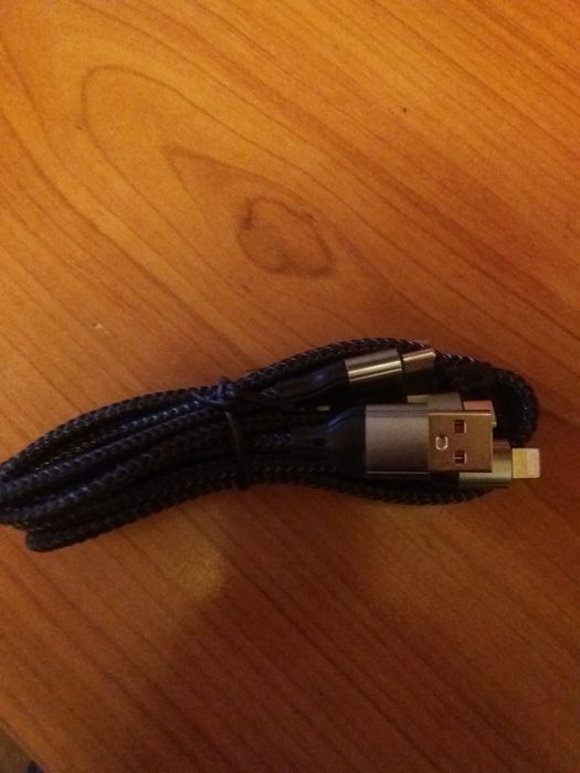 Vand încărcător cu 3 mufe