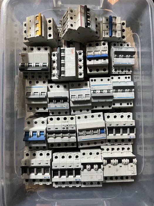 Sigurante automate mono si trifazate diferentiale contactori protectii
