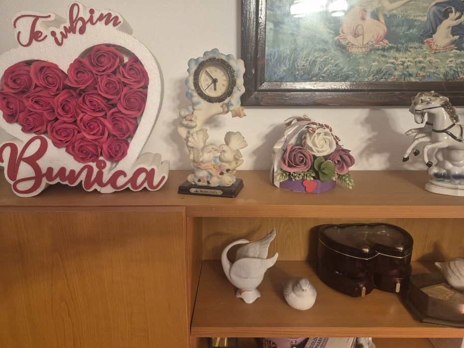 Bibelouri associate Patului Recamier Comanda cu Rafturi