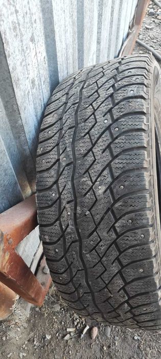 Продаю комплект зимней резины Viatti R17