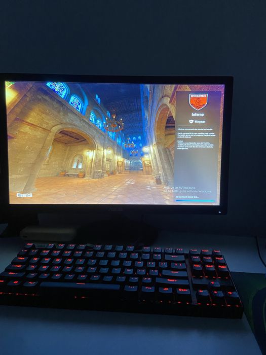 Vand PC cu tot cu periferice ! tastatura mouse