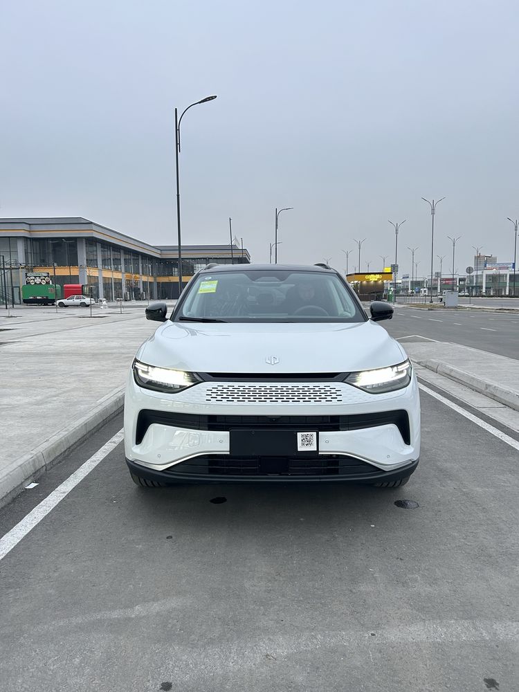 LEAPMOTOR C11 300 km Hybrid 2025 qora va oq ranglari bor 29800