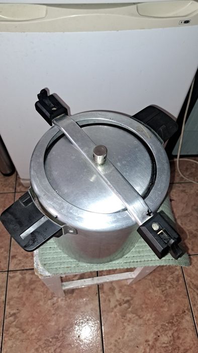 Oală sub presiune Kukta 8 litri !