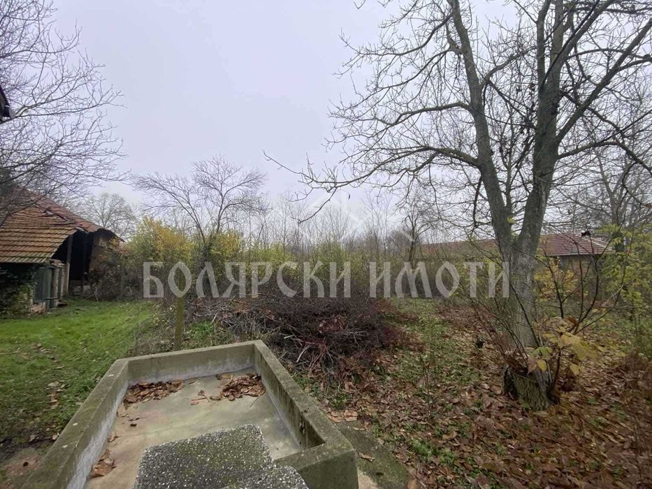 Двуетажна къща за ремонт в село Обединение