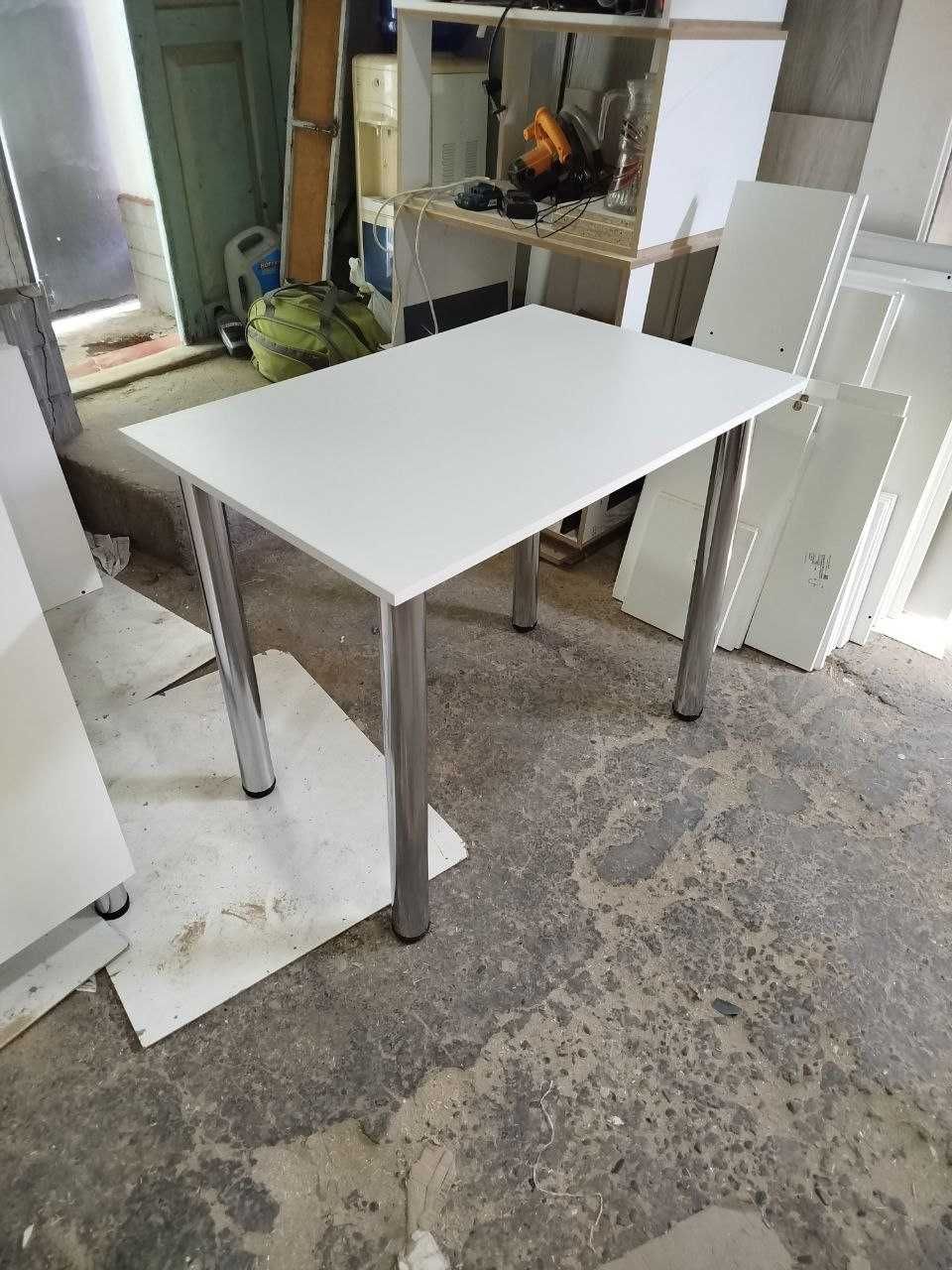 Стол кухонный легкий. Размеры 90х75х60см.