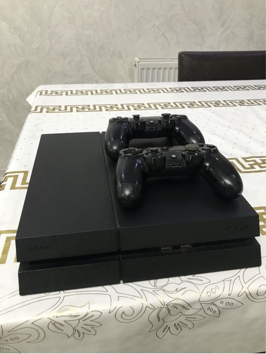 Продам прошитую Sony Play station 4.
