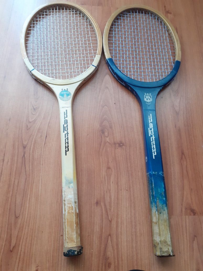 2 rachete de tenis Reghin