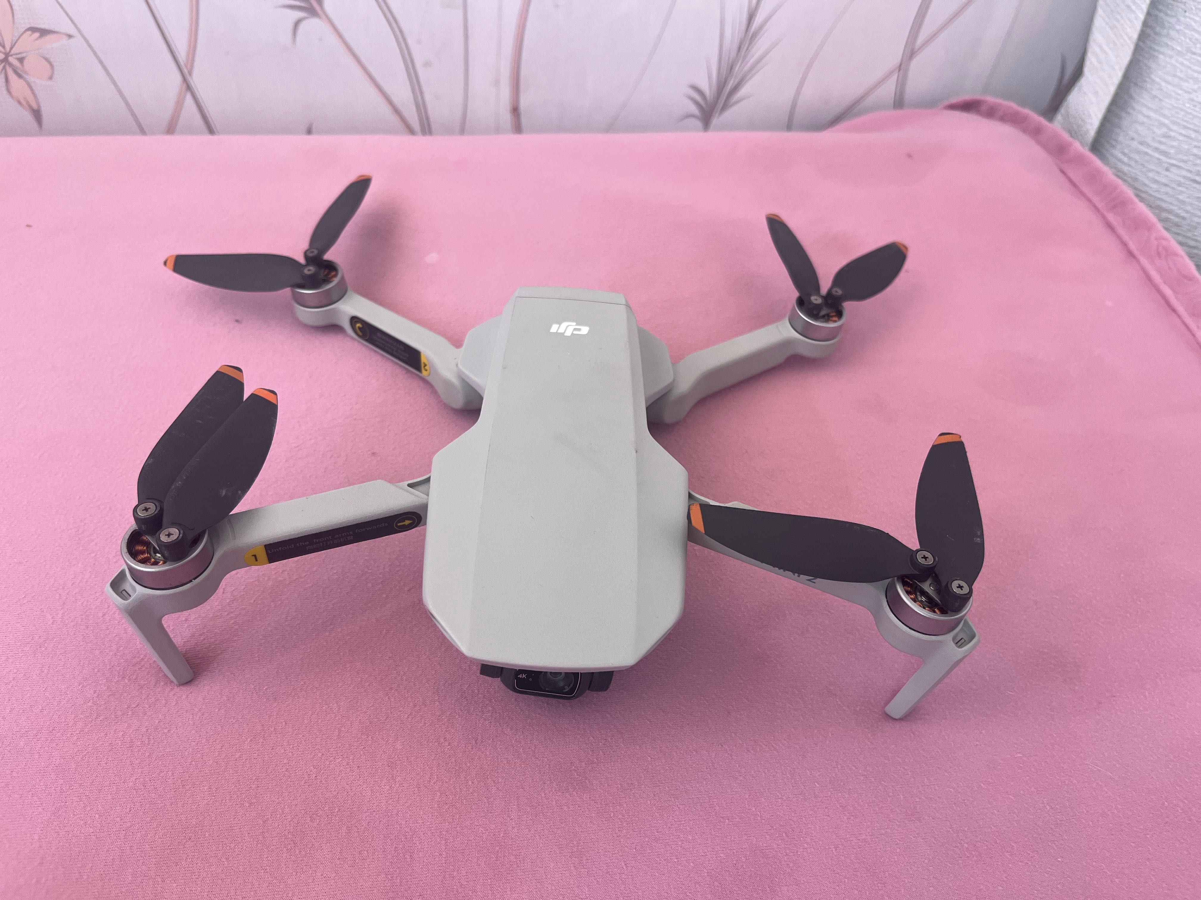 Квадрокоптер/Дрон DJI mini 2 fly combo
