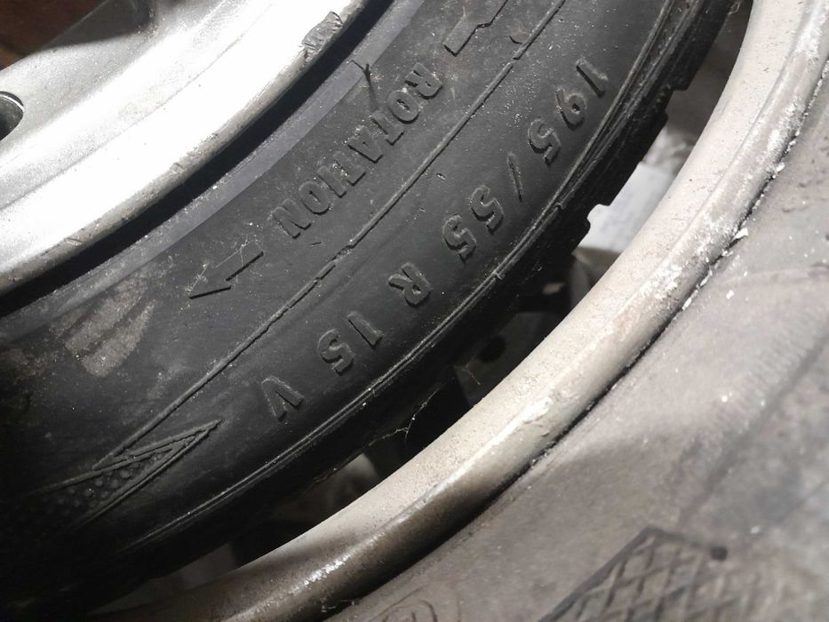 Джанти 4×100 със летни гуми Голф 2 .