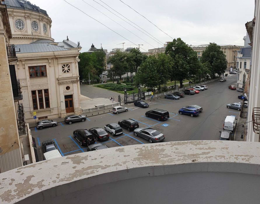 Inchiriez ap 3 cam Centru