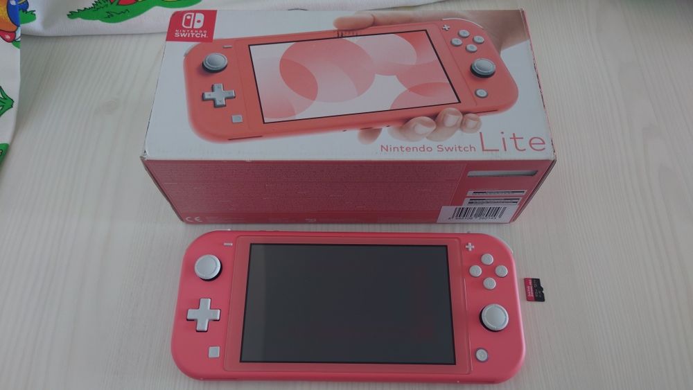 Nintendo Switch Lite + Card microSD 512 GB + Carry Case