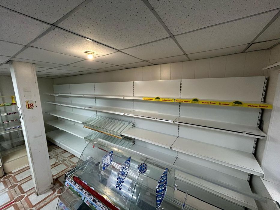 Витрины и полки для магазина