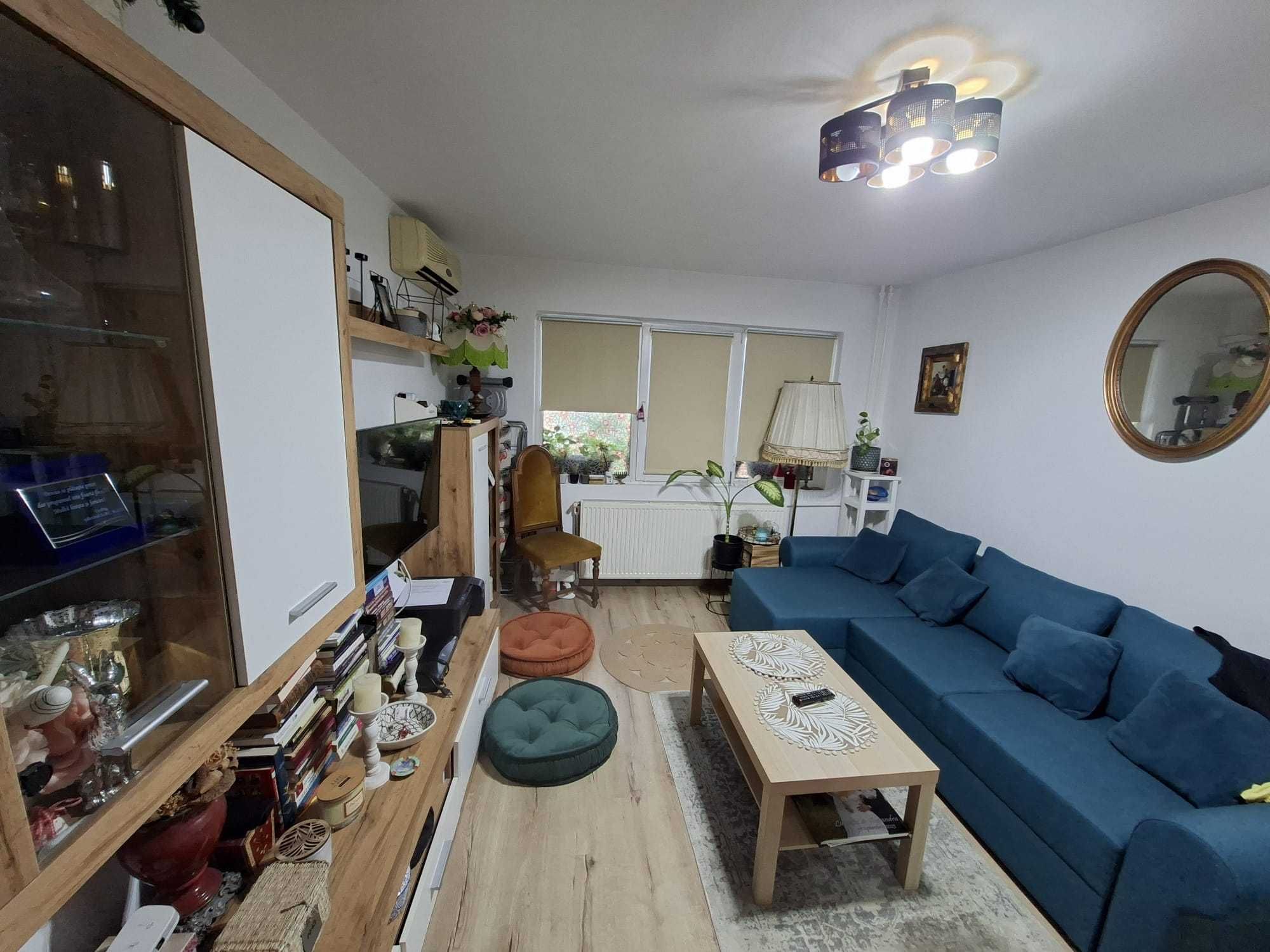 Proprietar, vand apartament 2 camere semidecomandat, parter